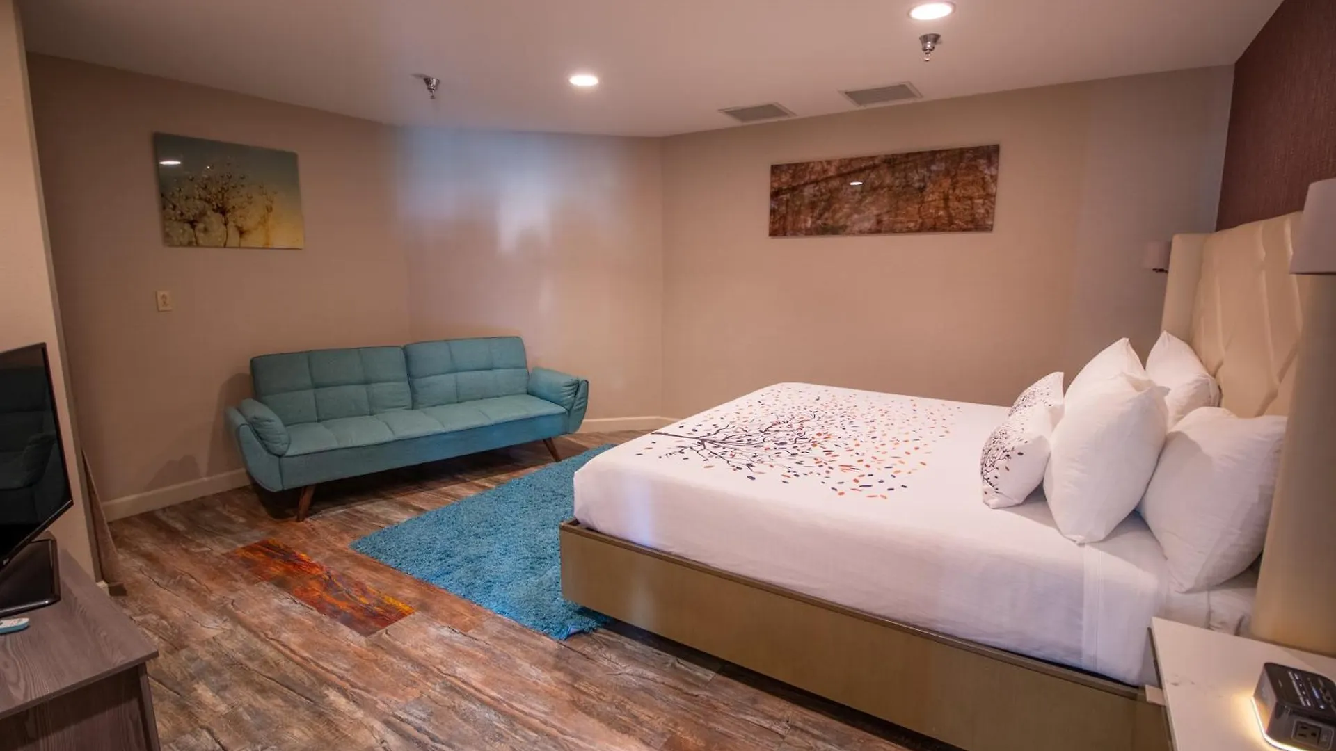 Empeiria High Sierra Hotel Mammoth Lakes
